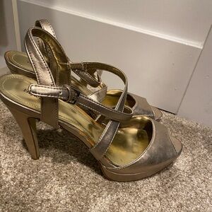 Gold strappy shoes with 1” platform.   Macys Style & Co. size 8.  4” heel.